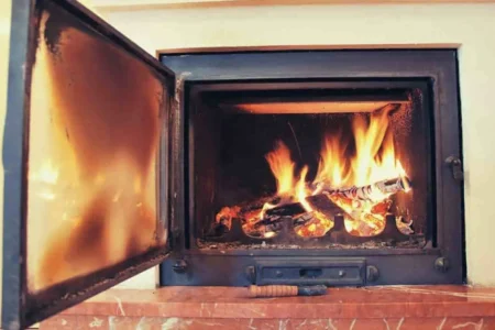 when to close glass doors on fireplace